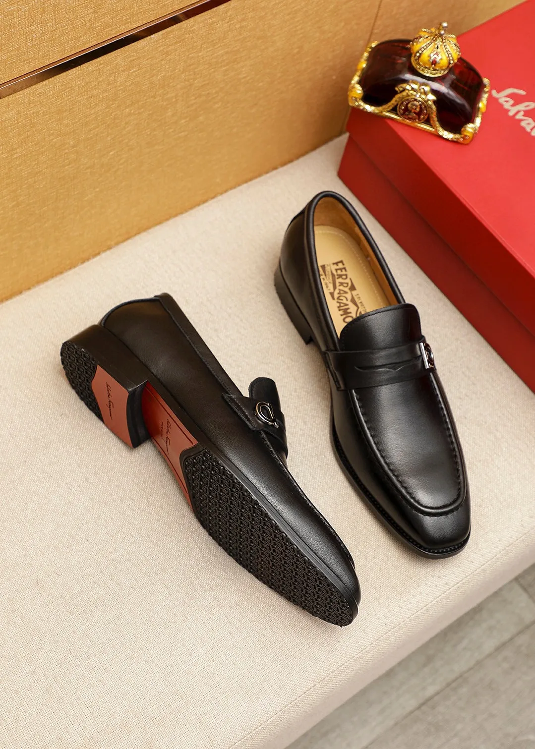 Men's shoes 💰460 💐 Product trademark: Ferragamo "Ferragamo" casual leather shoes Regular size: 38-44 (45.46🉑️customized) Product materials: Selected imported first-layer calfskin upper + luxury hardware buckle, imported water-dyed cowhide leather lining. Strong three-dimensional visual effect, original outsole color: 2⃣️seed leather materials optional